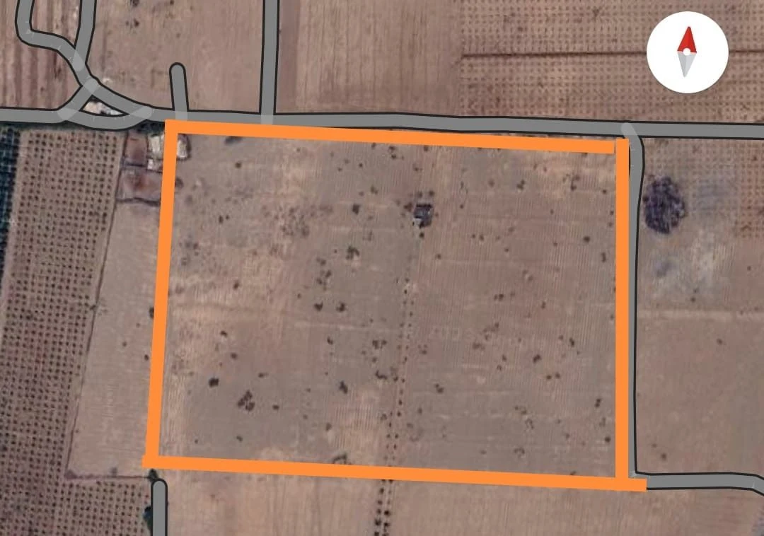 Terrain constructible de 1 500 m² — 1