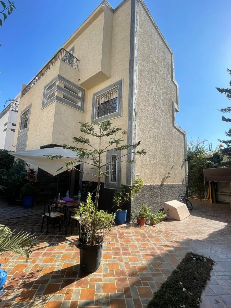 Villa contemporaine avec piscine